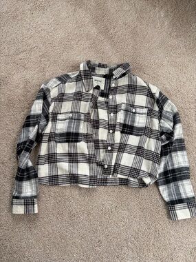 American Eagle Cropped Black & White Plaid Flannel Shirt